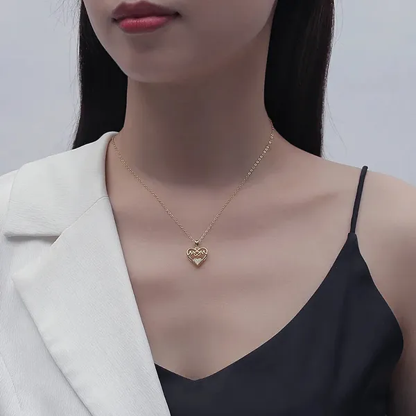 Gold_Mom_Pendants_For_Women